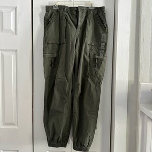 American Eagle army green stretch high rise baggy jogger—size 12 L NWT